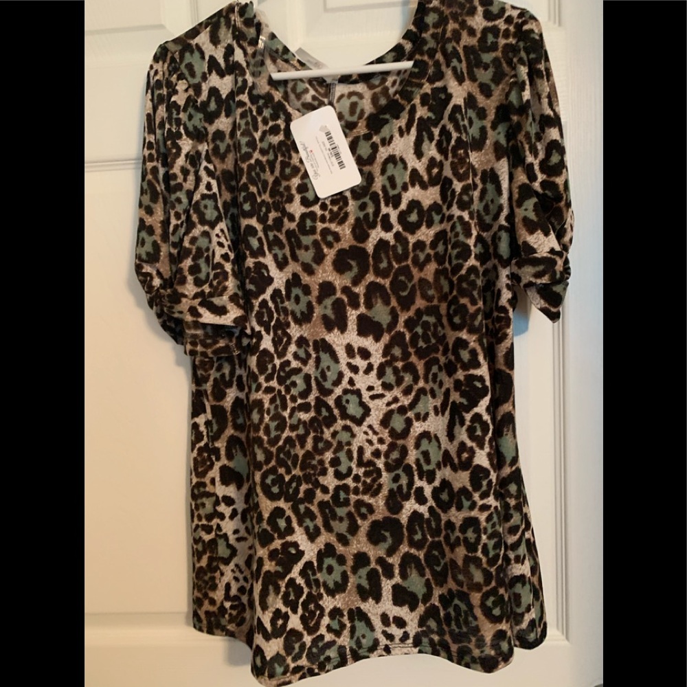Brand new Tee for the soul leopard shirt